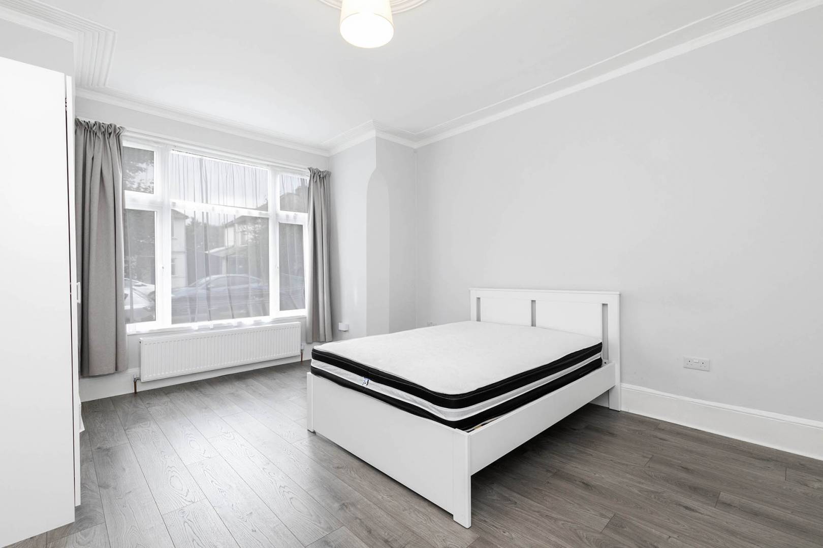 			5 Bedroom, 1 bath, 1 reception House			 Burnley Road, DOLLIS HILL